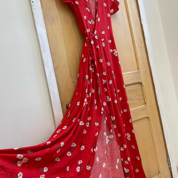 Wholesale. Selling as a lot. 200 dresses. Sizes vary from small to large 6$ each - Picture 6 of 16